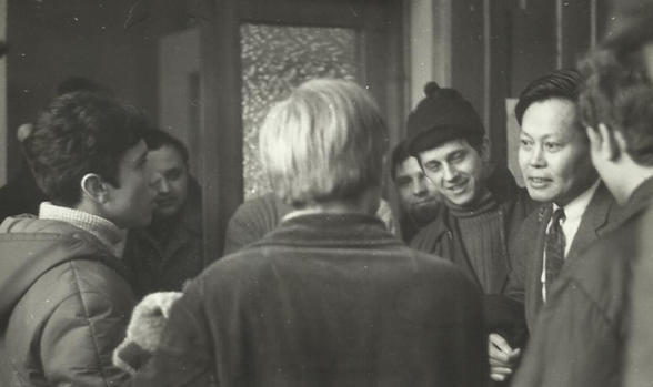 Noblista Prof.C.N.Yang, Bernard i przedszkolacy w czasie dyskusji po wykładzie 20 II 1970