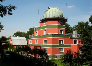 Widok głównego budynku Instytutu Astronomicznego